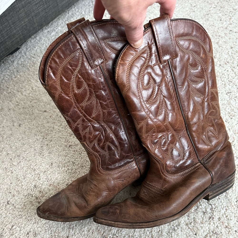 Vintage leather cowboy boots from Aldo - size 10